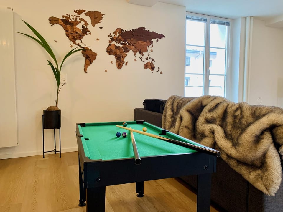 Billiard, Living room
