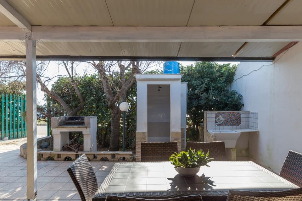 Shower, BBQ facilities, Garden, View (from property/room), Dining area