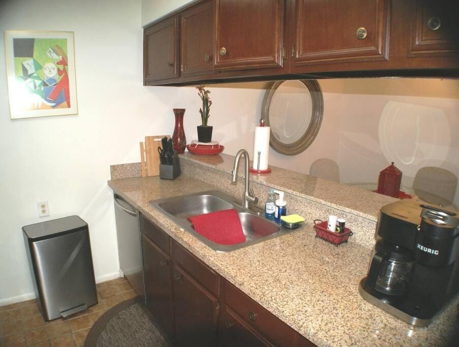 Las Sombras #905 Stylish condo with Pool, close NE Hosp, Fort SH, Randall AFB Apartment in San Antonio