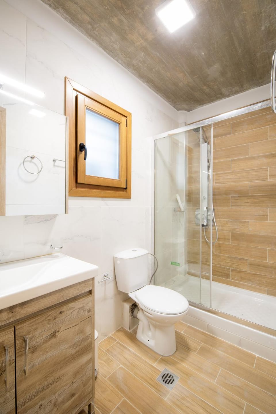Shower, Toilet, Bathroom, towels