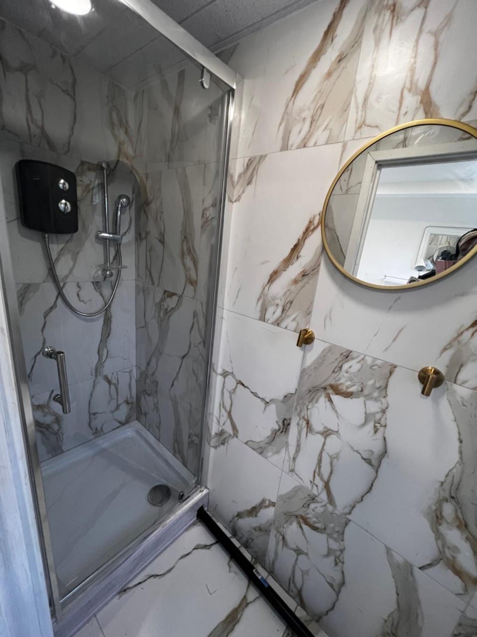 Lovely ensuite Box Room in Corby NN17### Bed and Breakfast in Corby