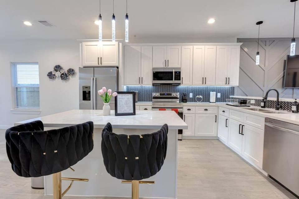 Lé Luxe Maison -3BR 2 BA- Medical Center and Downtown HTX - Gated House in Houston