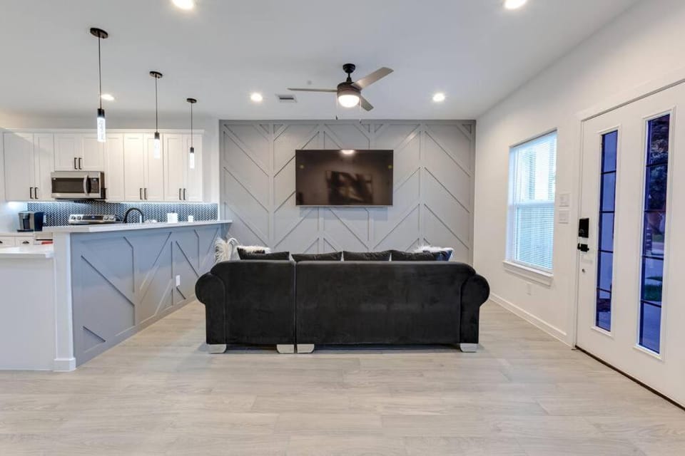 Lé Luxe Maison -3BR 2 BA- Medical Center and Downtown HTX - Gated House in Harris County