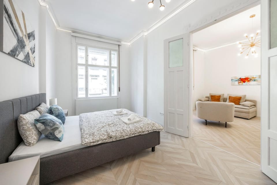 Bed, Living room, Photo of the whole room, Seating area, Bedroom, wardrobe