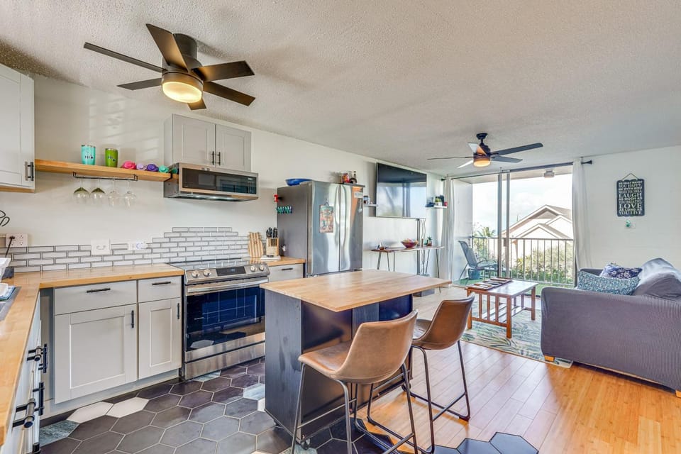 Kailua-Kona Condo w/ Balcony: Walk to the Beach! House in Holualoa