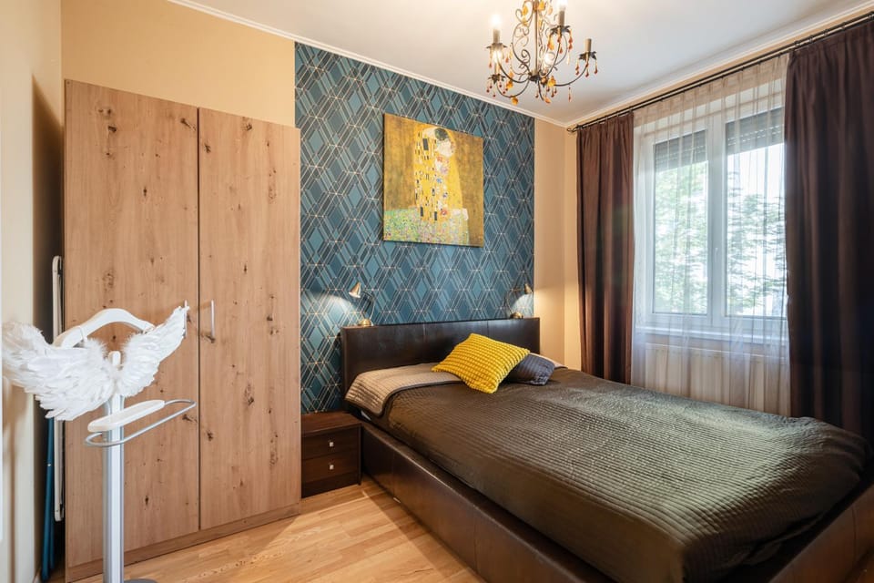 Bedroom, wardrobe