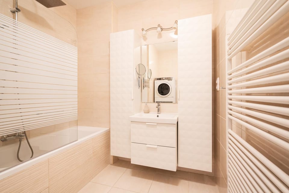 Shower, Bathroom, washing machine, dryer