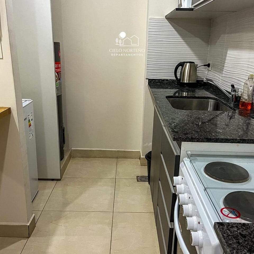 Kitchen or kitchenette, minibar