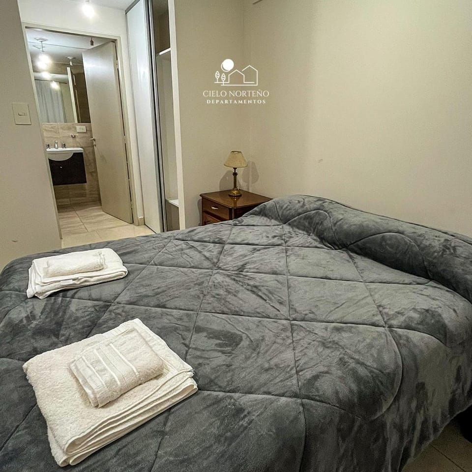 Bedroom, towels