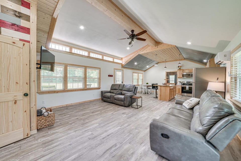 Secluded Broken Bow Cabin w/ Fishing Pond & Views! Cabin in Oklahoma