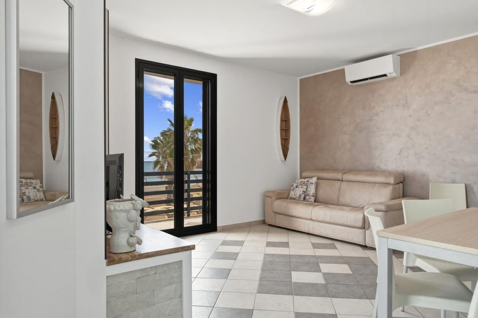 Living room, Dining area, air conditioner