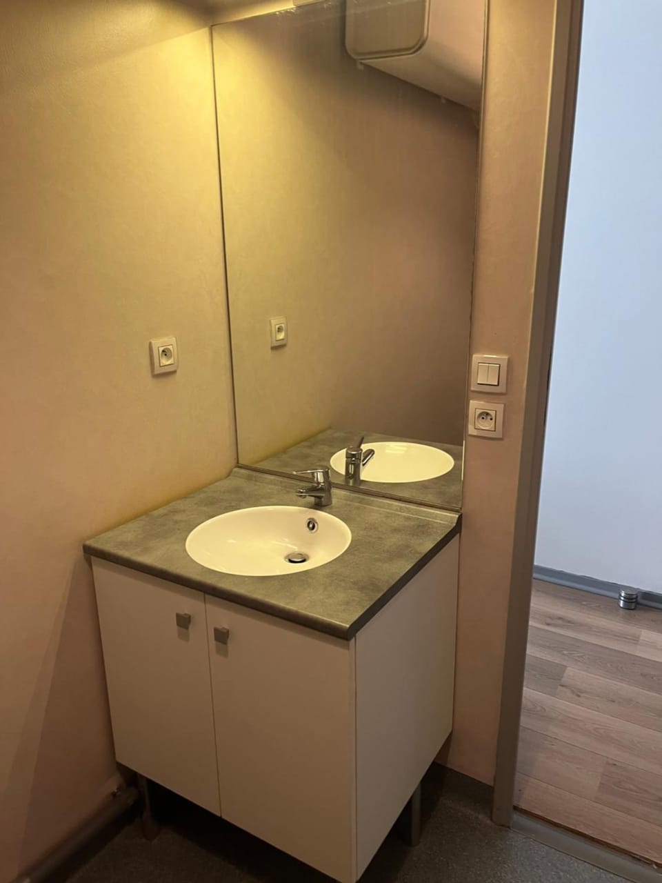 Studio et box 2 arrêts tram Partdieu, 4 du Groupama Stadium avec le tramway T3 Apartment in Villeurbanne