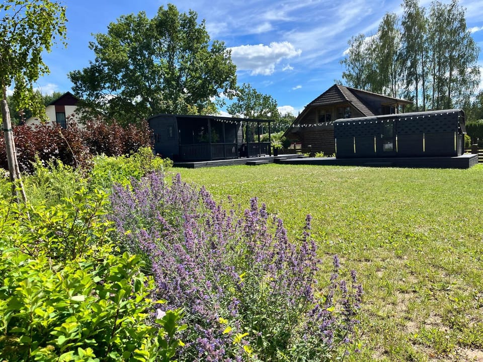 Property building, Day, Natural landscape, Garden, Garden view