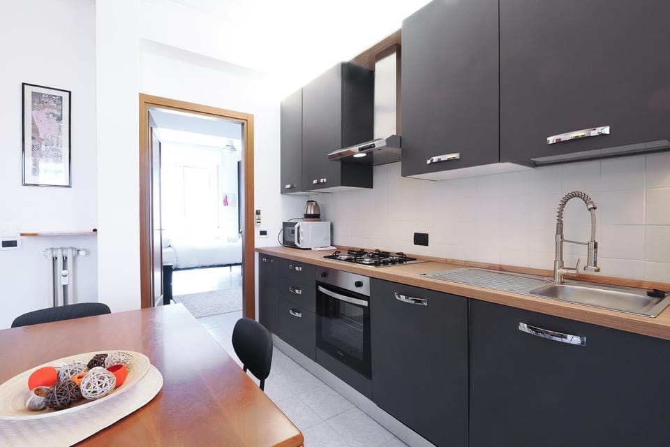 Kitchen or kitchenette, Dining area, stove