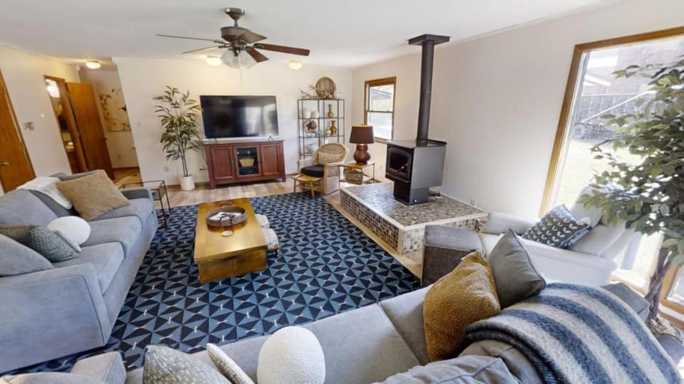Day, TV and multimedia, Living room, fireplace, furniture