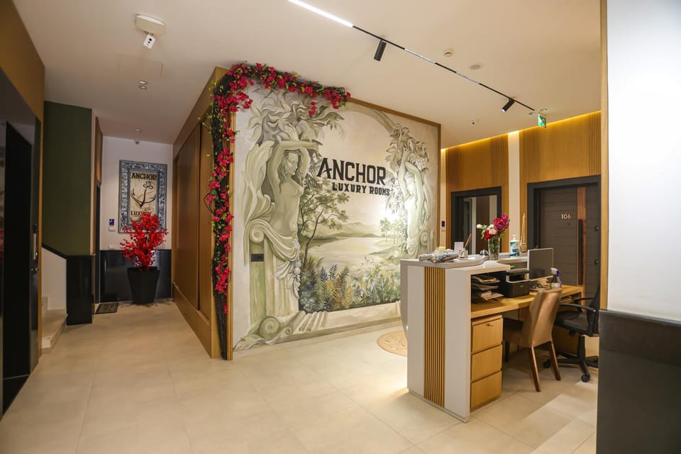 TV and multimedia, Lobby or reception, Text overlay