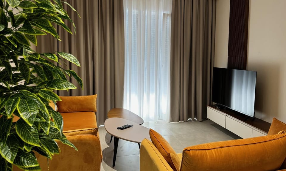 TV and multimedia, Living room, Seating area, Evening entertainment