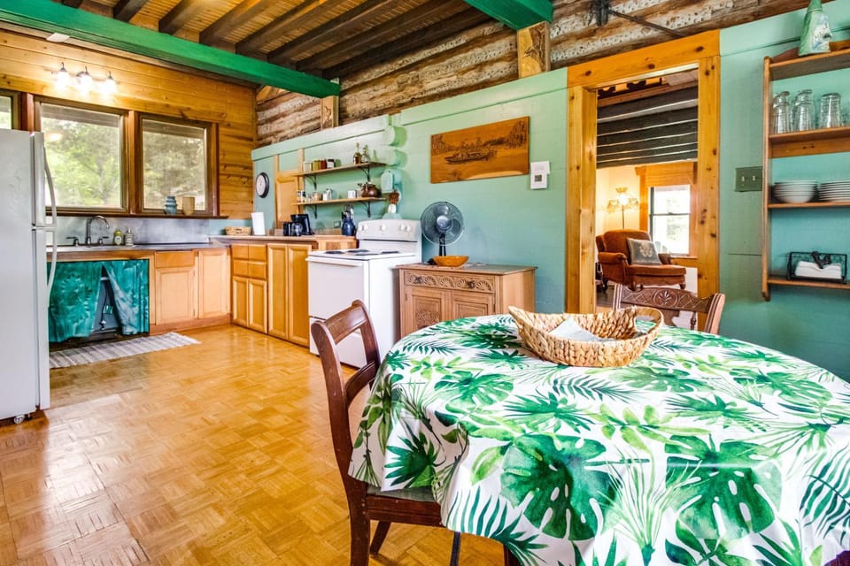 4 Mi to Historic District: Calico Rock Cabin! Cabin in Arkansas