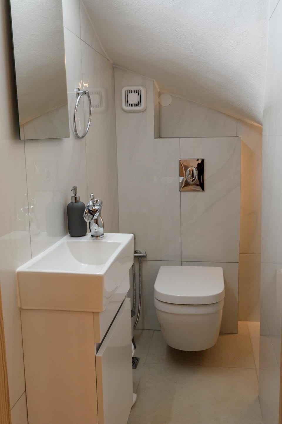 Toilet, bidet