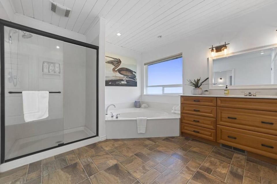 New Beautiful Waterfront at Sandy Point House in Washington