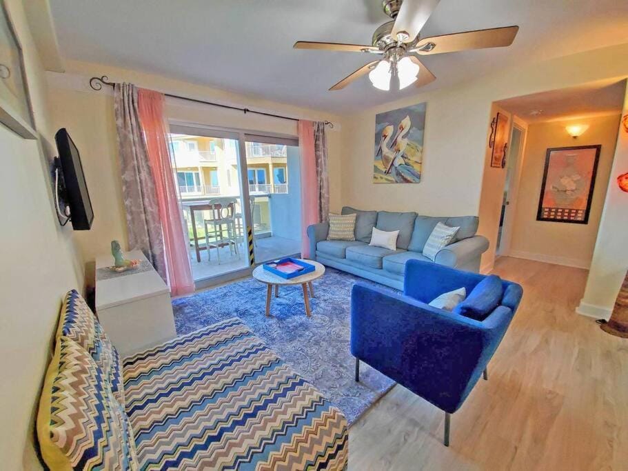 Enjoy Sunsets at Fully Equipped 2BR Condo on Beach House in Pensacola Beach