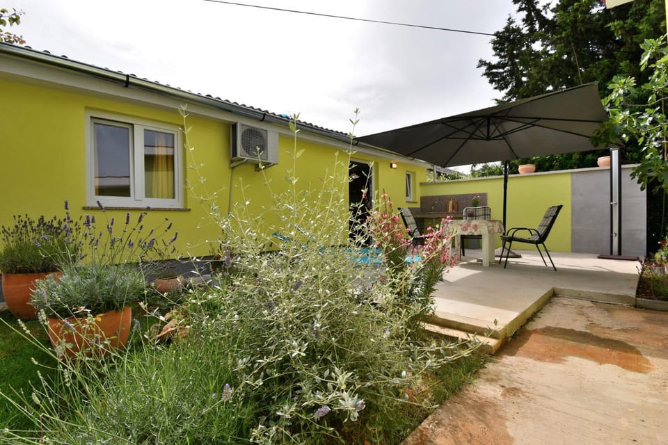 Patio, Facade/entrance, Balcony/Terrace