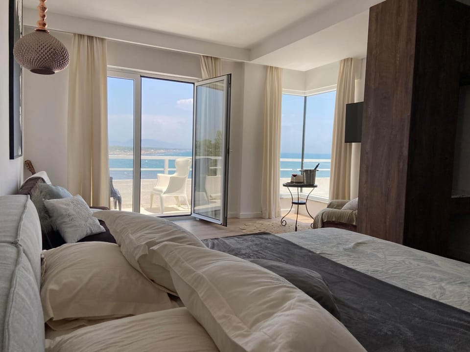 Bed, Bedroom, Sea view