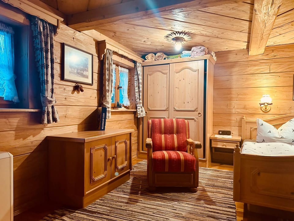 Bed, Living room, Photo of the whole room, Seating area, Bedroom, wardrobe