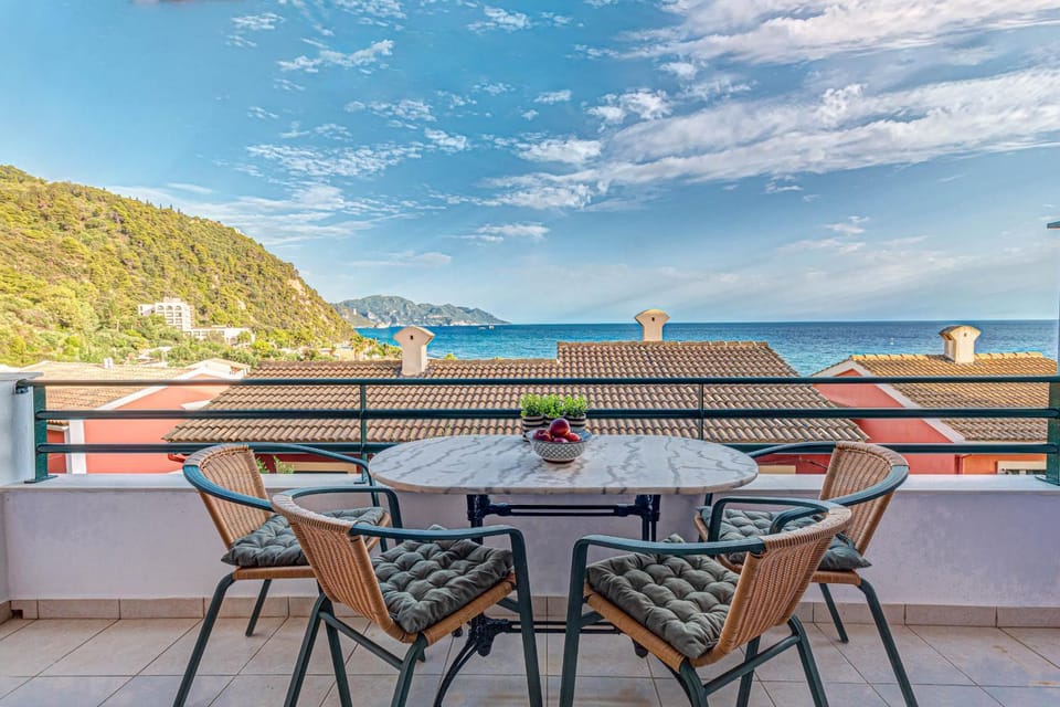 Natural landscape, View (from property/room), Balcony/Terrace, Seating area, Mountain view, Sea view