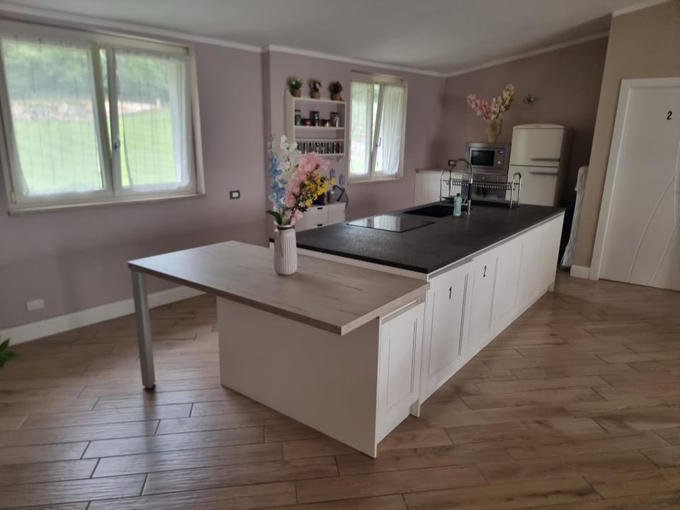 Kitchen or kitchenette, Kitchen or kitchenette