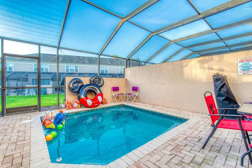 Patio, Day, Pool view, Swimming pool, sunbed