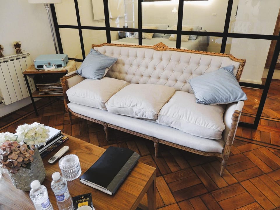 Living room, Seating area