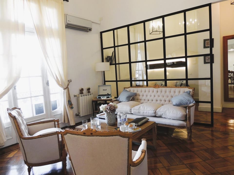 Bed, Living room, Photo of the whole room, Seating area, Dining area, Bedroom, air conditioner
