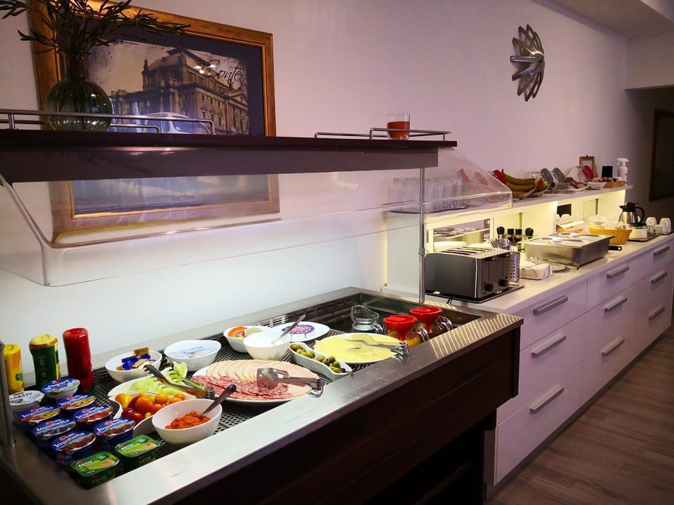 Dining area, Breakfast