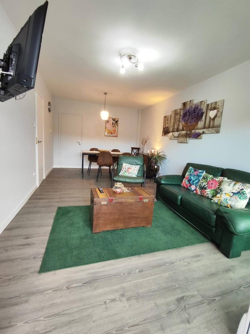 Communal lounge/ TV room, TV and multimedia, Living room, Seating area, Evening entertainment