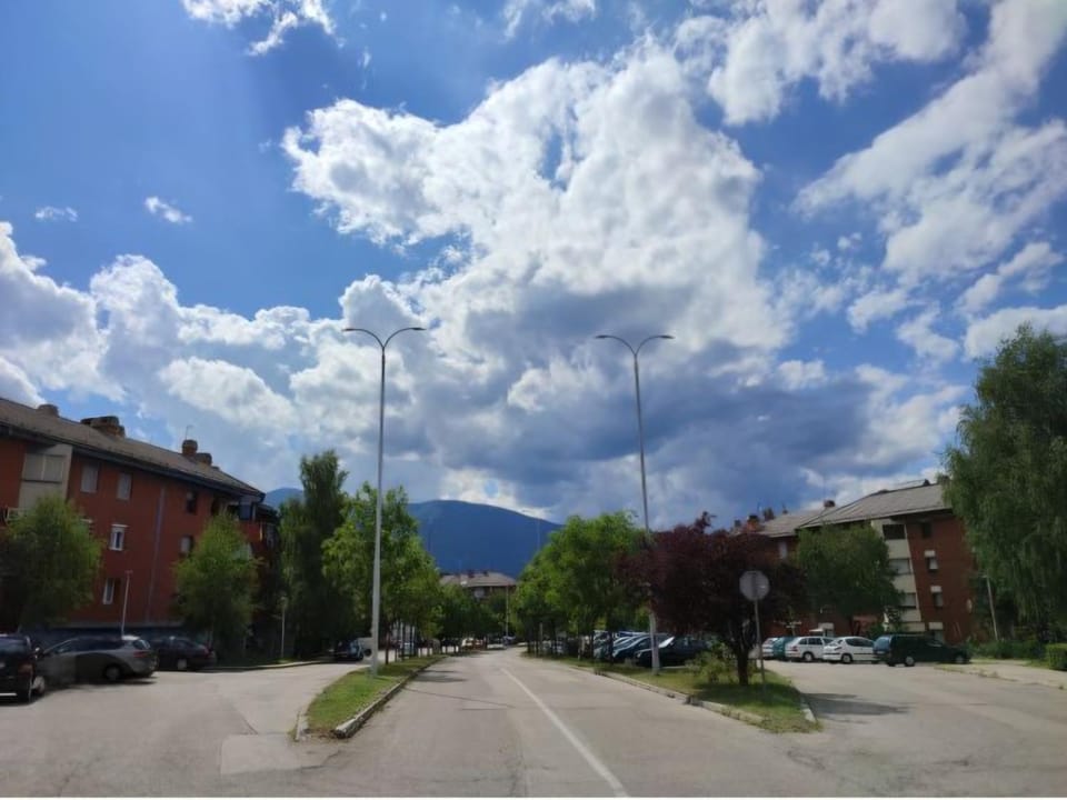 Neighbourhood, Location