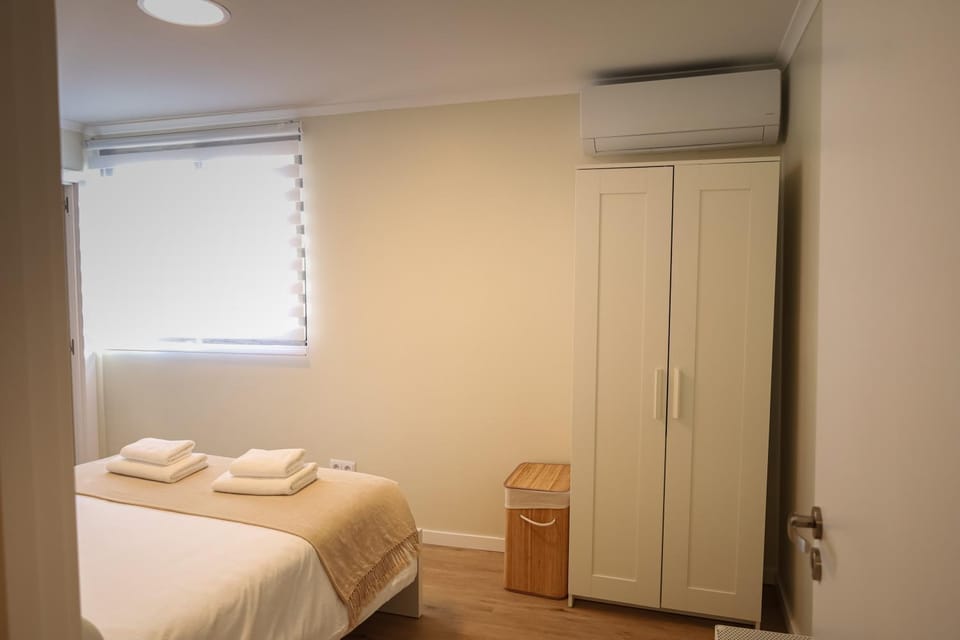 Bedroom, air conditioner