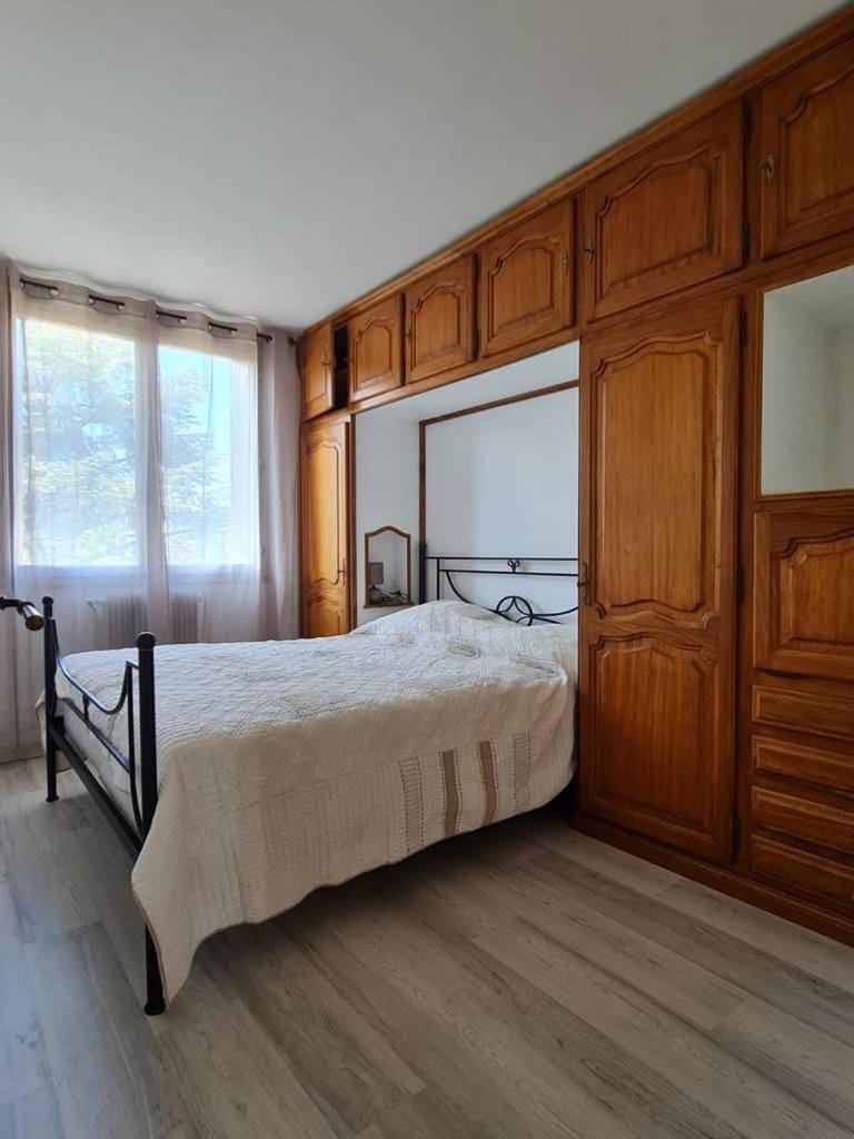 Les Lauriers Apartment in Saint-Raphael