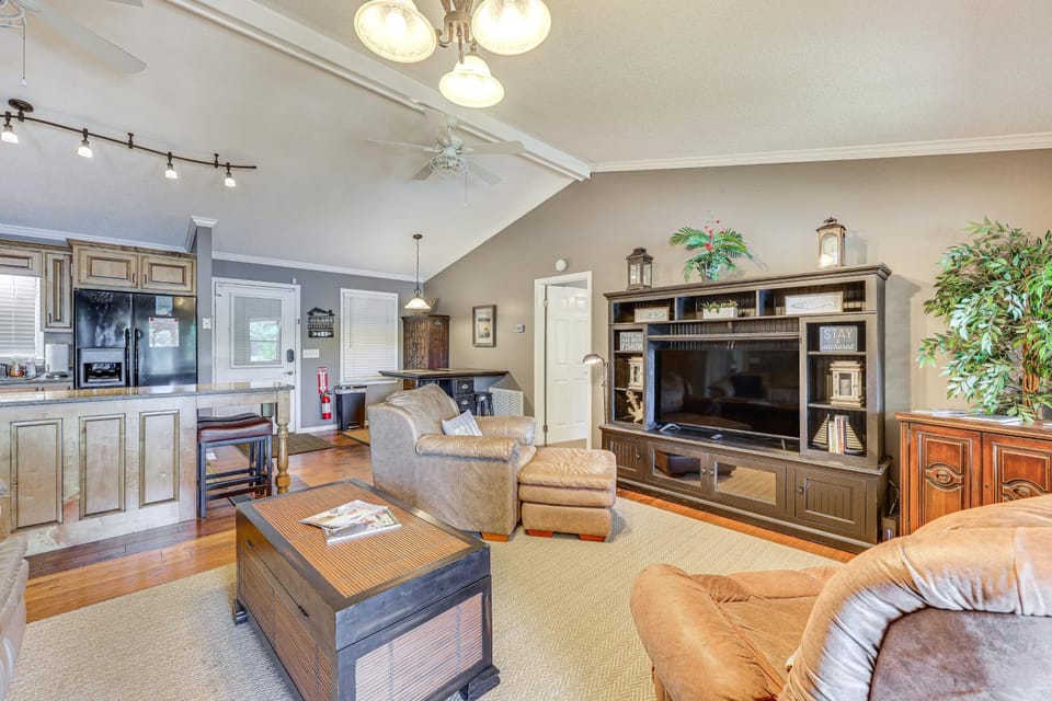 Lakefront Blairsville House w/ Game Room & Hot Tub House in Union County