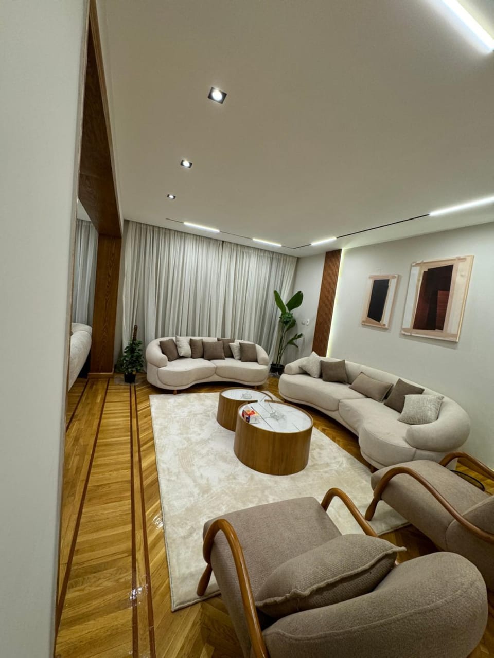 Living room, Seating area