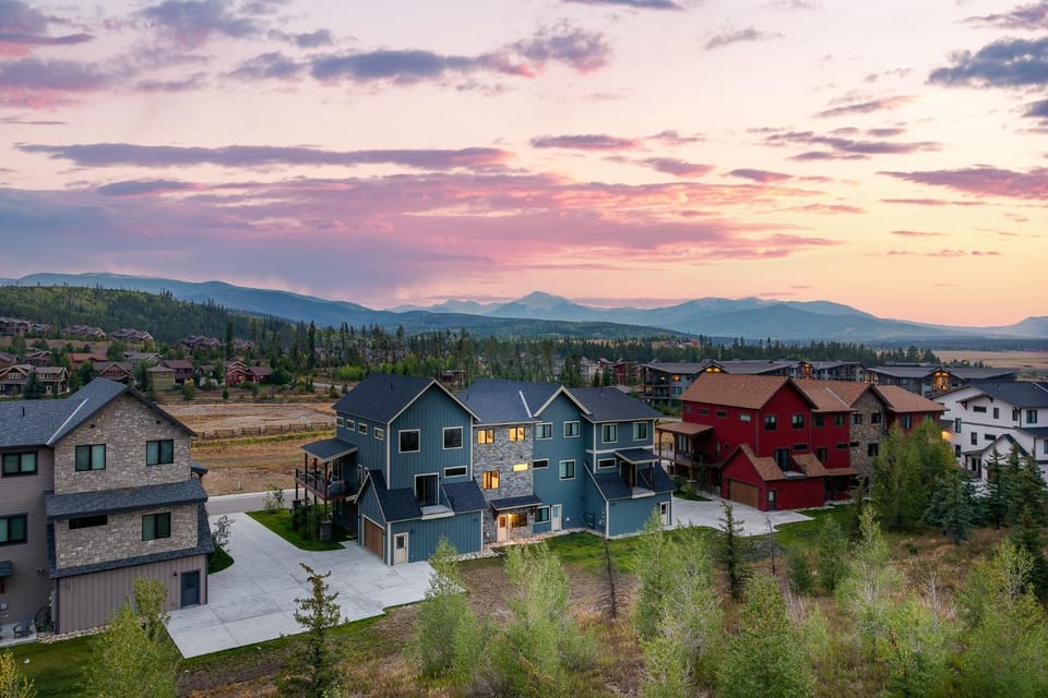 90 Hay Meadow townhouse House in Fraser
