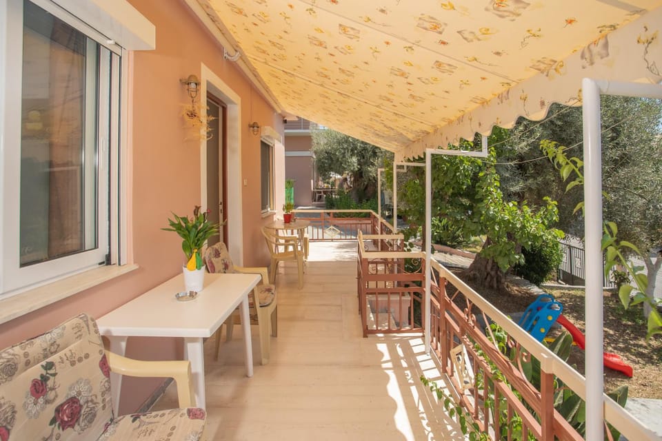 Balcony/Terrace, Garden view