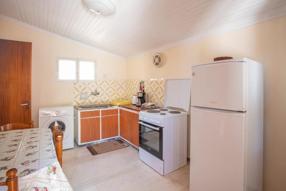 Kitchen or kitchenette, oven, stove