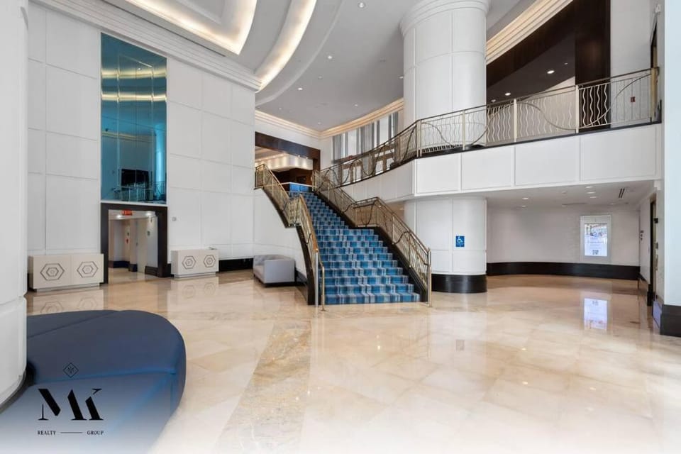 FontaineBleau, Balcony w Ocean plus Bay and City View Apartment in Miami Beach