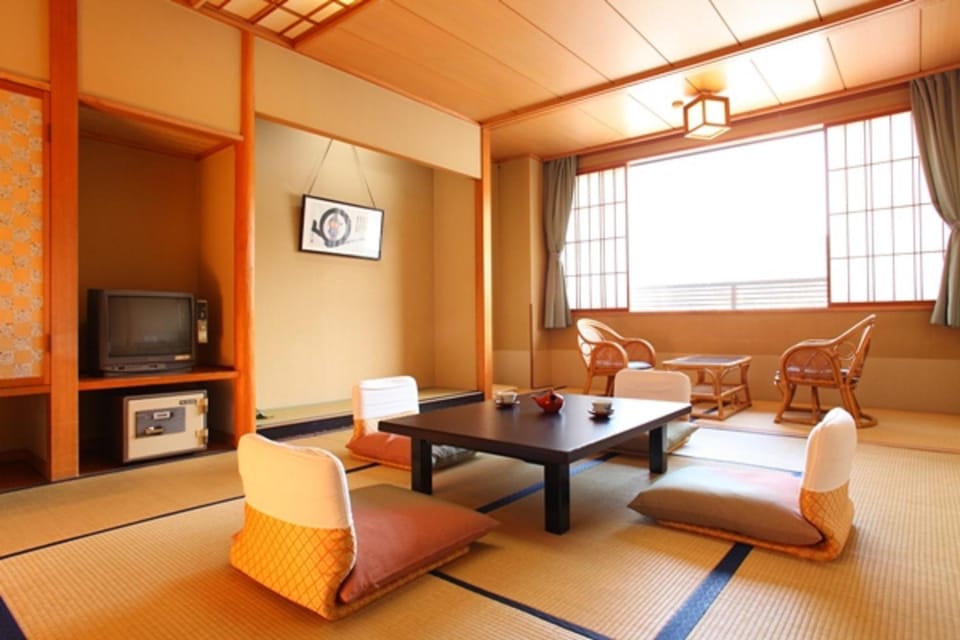Hotel Housei Ryokan in Shimotakai District
