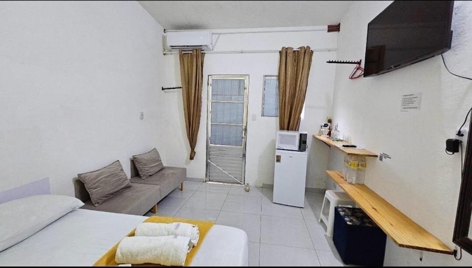 Suite 1 - Centro de Convenções700m, AC, WIFI Bed and Breakfast in Recife