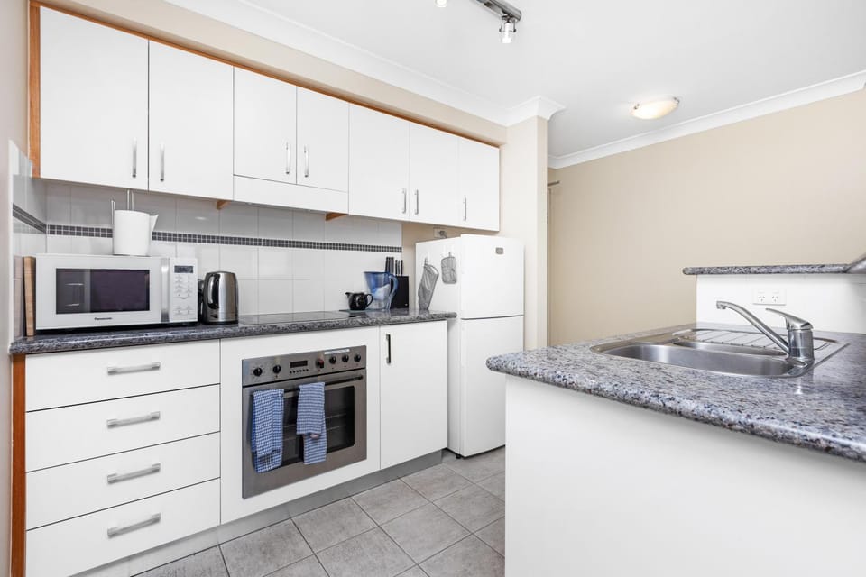 microwave, oven, kitchen
