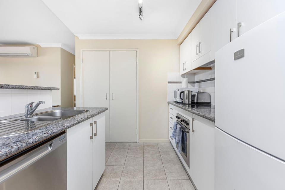 dishwasher, oven, toaster