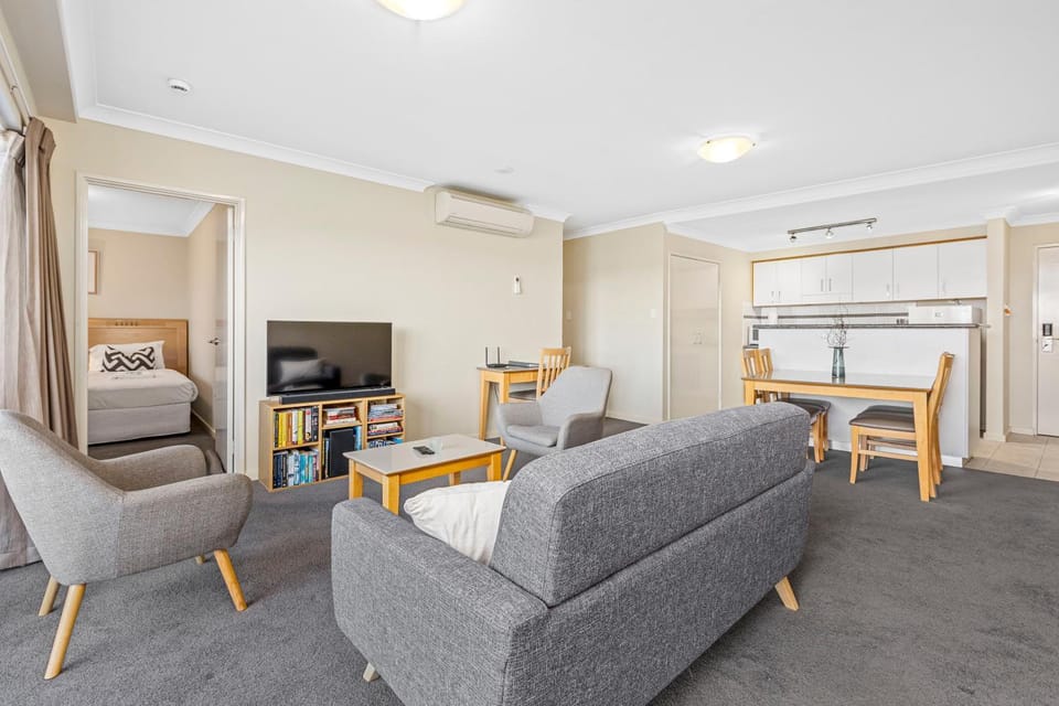 TV and multimedia, Dining area