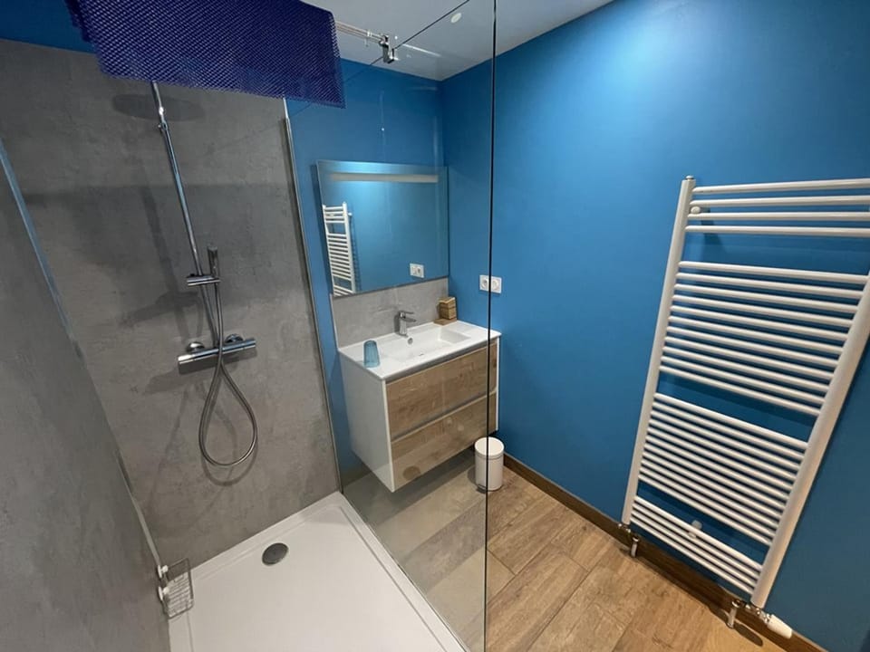 Chalet cosy 50m² avec WiFi à 300m des pistes, 2 chambres, casier à skis, proche gare et navette - FR-1-787-12 Apartment in Auvergne-Rhône-Alpes